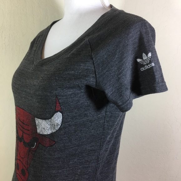 Adidas Chicago Bulls V-Neck T-Shirt Top - Picture 2 of 8